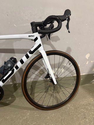 Bicicleta de Carretera BMC Blanca