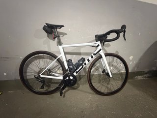 Bicicleta de Carretera BMC Blanca