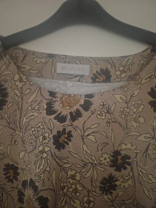Blusa Lasserre floral beige y marrón