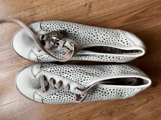 Zapatos Autentica Piel Beige Perforados