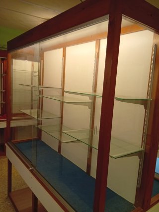 Vetrine in legno e vetro