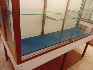 Vetrine in legno e vetro