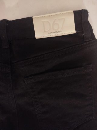 Pantalón vaquero negro Stradivarius T32