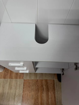 Mueble de baño blanco con cajones