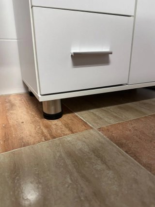Mueble de baño blanco con cajones