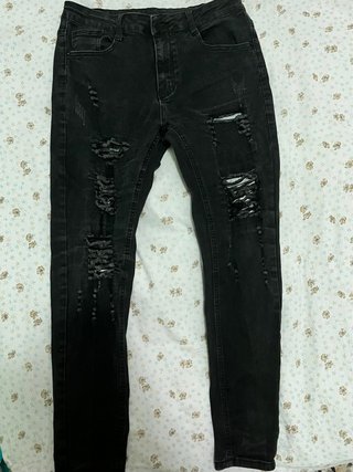 Jeans slim fit neri strappati