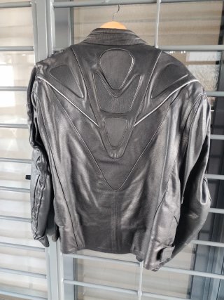 Chaqueta de cuero para moto mujer