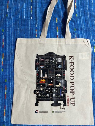 Borsa K-FOOD POP-UP a Milano e portachiavi