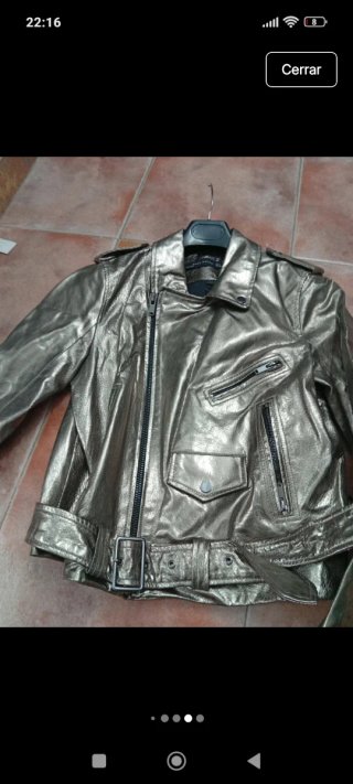 Cazadora efecto piel Zara Talla L