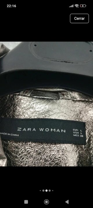 Cazadora efecto piel Zara Talla L