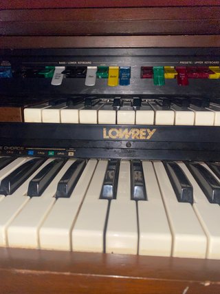 Órgano Eléctrico Lowrey