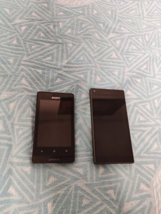 Pacchetto 2 Sony Xperia Nero + Omaggio