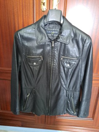 Chaqueta de cuero negra
