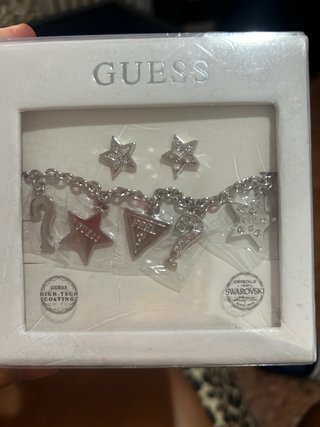 Set de Pulsera y Pendientes Guess