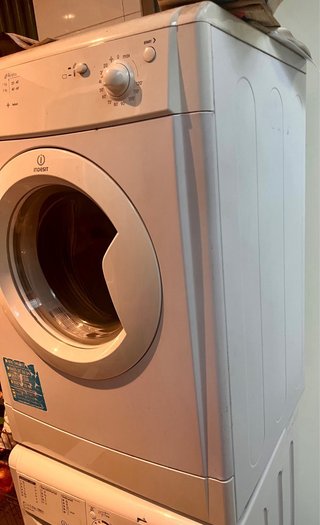 Secadora Indesit IDV75 con poco uso hasta 7 Kgs