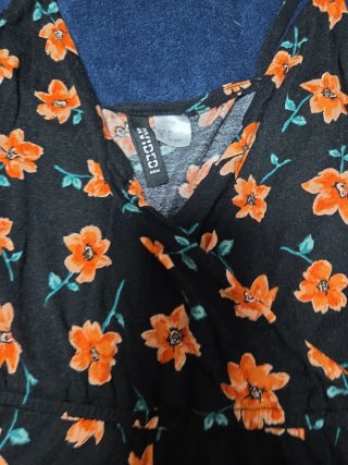 Mono corto con estampado floral