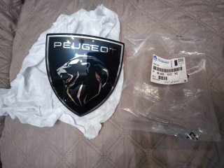 Emblema Logo Peugeot 2008 II Original OEM 98526612