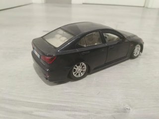 Coche de juguete Lexus negro escala 1:24