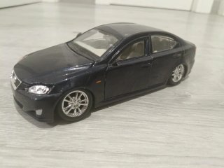 Coche de juguete Lexus negro escala 1:24