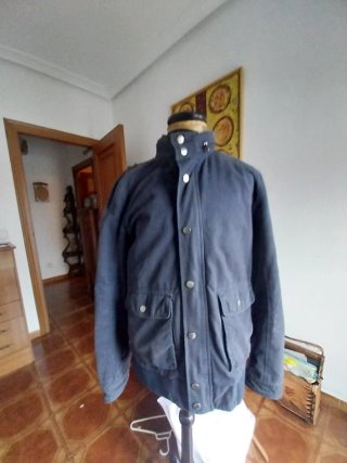 Chaqueta juvenil azulón con bolsillos