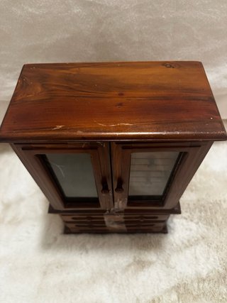Elegante Joyero de madera con cajones y puertas