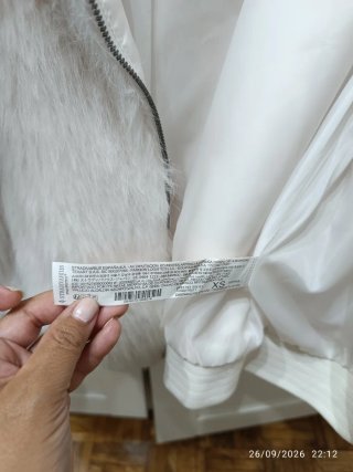 Cazadora pelo STR TEEN( Stradivarius) blanca