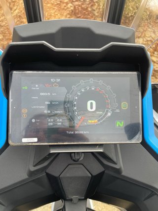 Moto Adventure Blanca y Azul