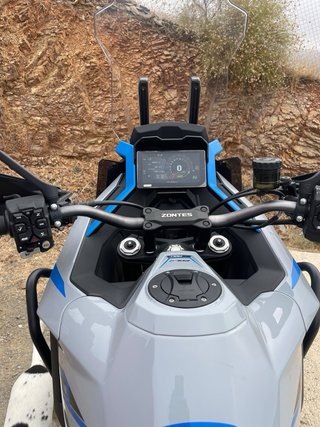 Moto Adventure Blanca y Azul