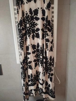 Vestido largo estampado beige y negro