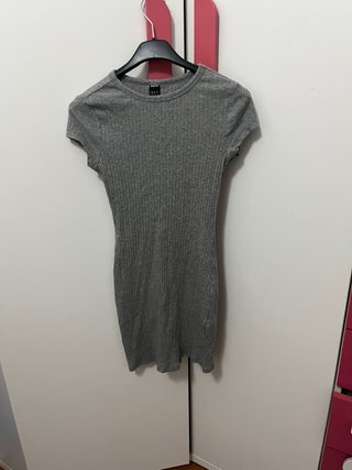 Vestidos negro y gris cortos