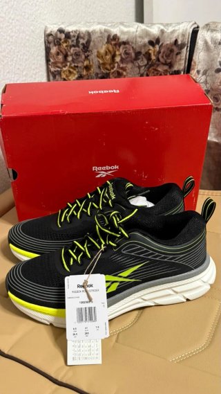 Zapatillas Reebok Negras y Amarillas