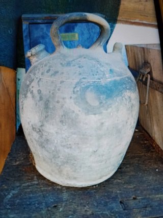 Cántaro antiguo de barro