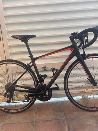 Bicicleta de carretera Cube carbono