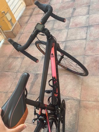 Bicicleta de carretera Cube carbono