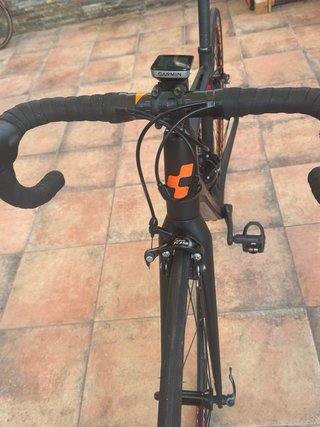 Bicicleta de carretera Cube carbono