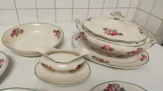 Antigua vajilla San Cláudio porcelana flores