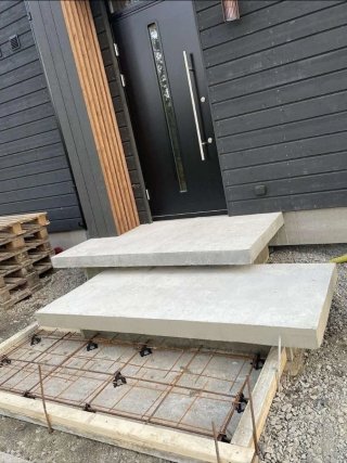 Cimientos de hormigón y piedra