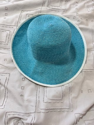 Sombrero de playa azul