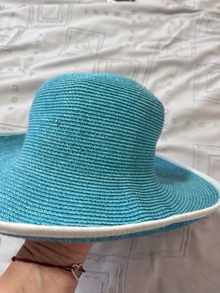 Sombrero de playa azul