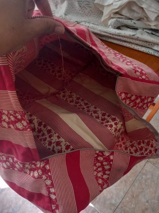 Mochila de tela a rayas y flores