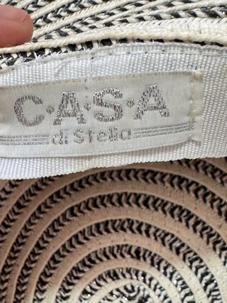 Sombrero de playa beige y negro