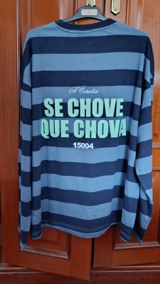 Camiseta de La Esquina de Pull&Bear en gallego