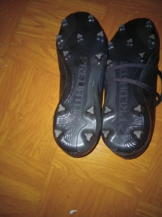 Tacos de fútbol Adidas negros