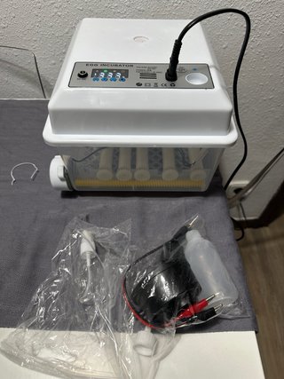 Incubadora para 16 huevos