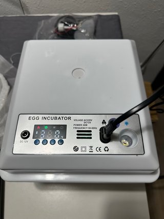 Incubadora para 16 huevos