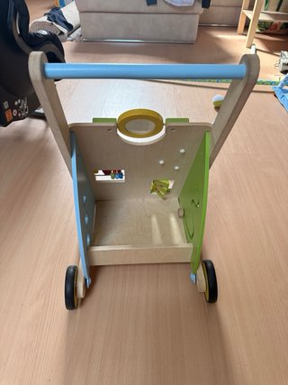 Andador de madera para bebé