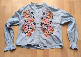 Blusa bordada flores Zara