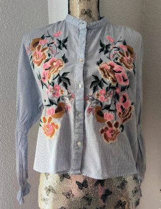 Blusa bordada flores Zara