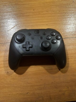Nintendo Switch con Mando Pro y Accesorios