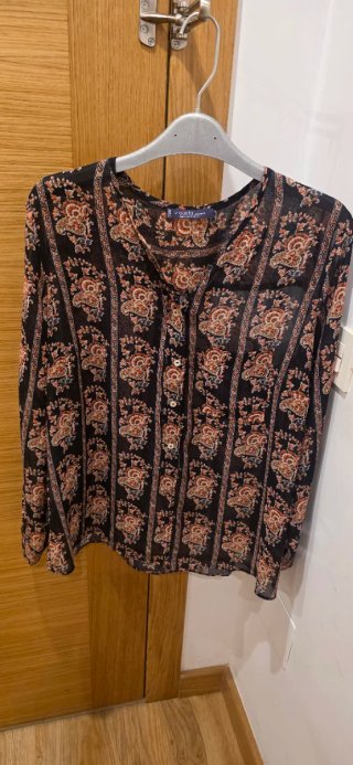 Camisa Violeta semitransparente floral
